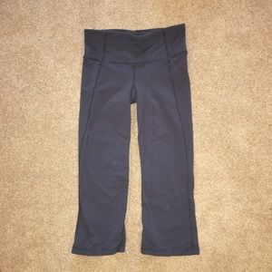 Lululemon Gather and Grow Crops size 4